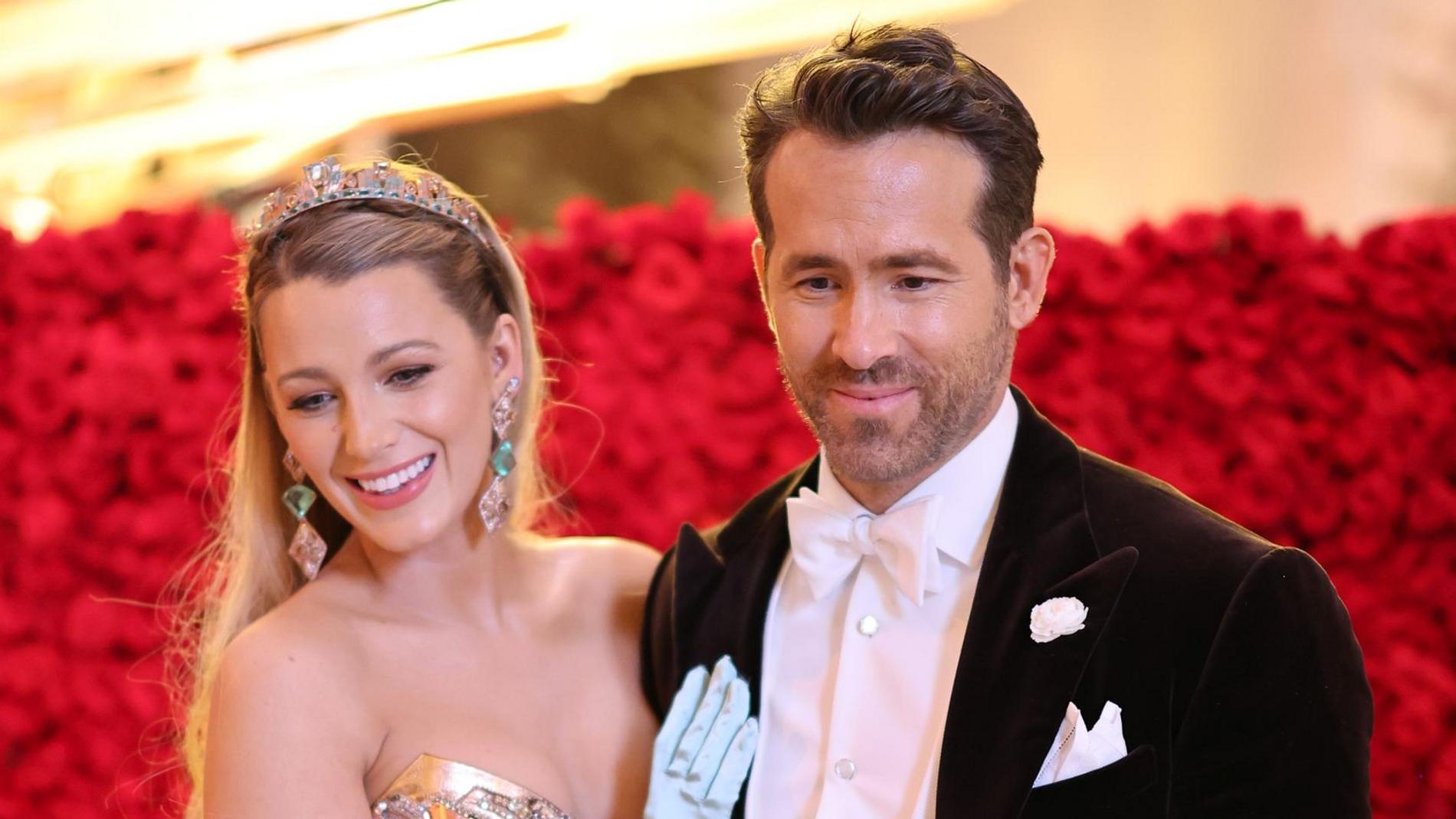 Мүйізді қыз өзімен жыныстық қатынасқа түседі