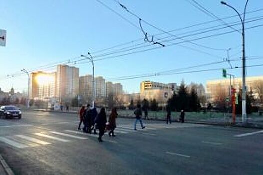 На бульваре Строителей заработали два новых светофорных объекта