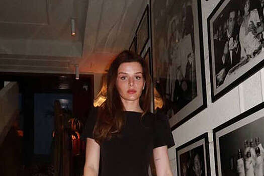 Бизнесвумен Тина Канделаки опубликовала фото дочери Мелании в мини-платье