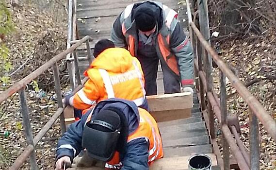В Курске ремонтируют лестницы