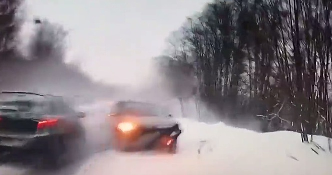 Массовое ДТП в Ленинградской области попало на видео