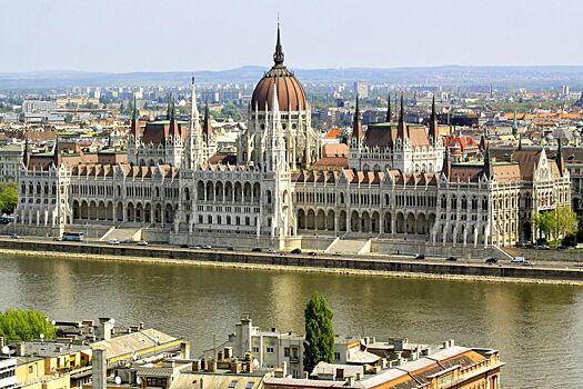 За визой в Будапешт россиянам придется идти к новому оператору