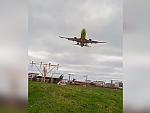 Видео: В Сочи из-за ветра Boeing не смог сесть с первой попытки