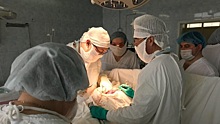Тюменские хирурги удалили пациентке щитовидную железу весом в 1 кг