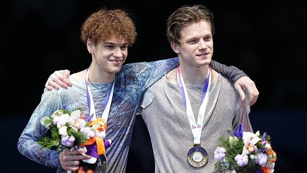 спортсмены олимпийцы. первый призер олимпийских игр. алексей гришин спортсмен. александр легков сочи 2014. олимпийские спортсмены на пьедестале.