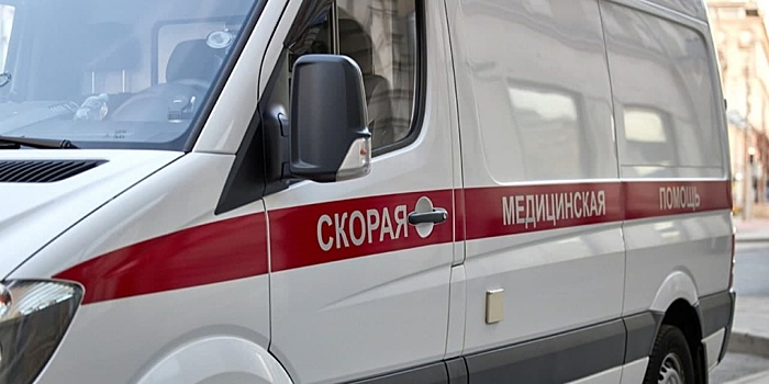 Плотно припаркованные машины мешают проехать «скорой» во дворе на Алтуфьевском