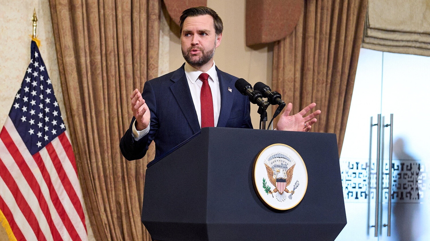 Вэнс назвал переговоры США с Ираном «очень агрессивными»