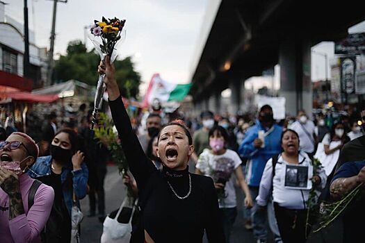 В Мехико начались протесты на месте обрушения эстакады метро