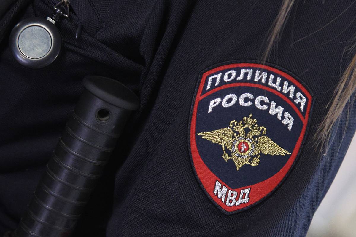 Во время допроса россиянка укусила за грудь сотрудницу МВД