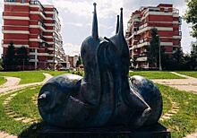 Памятник влюбленным улиткам в Куркине приносит удачу новобрачным