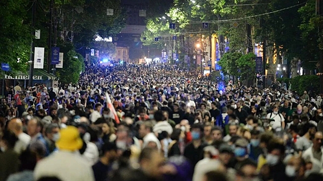 В центре Тбилиси началась массовая акция
