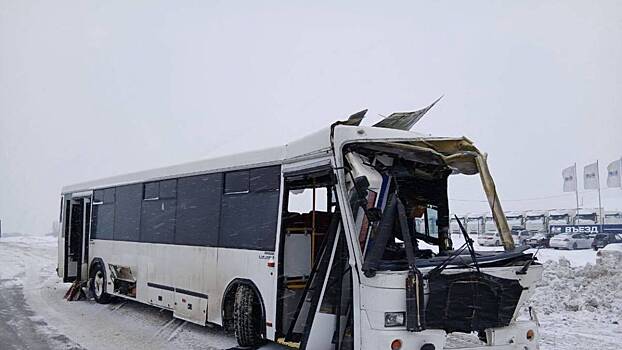 Десять человек пострадали в ДТП с участием автобуса в Новосибирской области