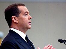 Медведев пообещал увеличить пособие по уходу за ребенком после полутора лет