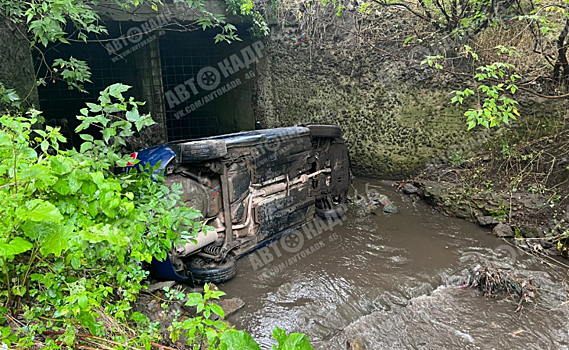 В Екатеринбурге столкнулись три автомобиля