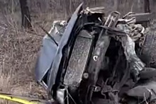 Украинский тягач с гаубицей раздавил перевозивший боевиков ВСУ автомобиль