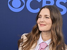 50-летняя Дрю Бэрримор показала лицо без макияжа