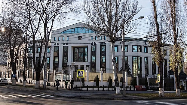 МИД Молдавии объявил трех сотрудников посольства России персонами нон грата