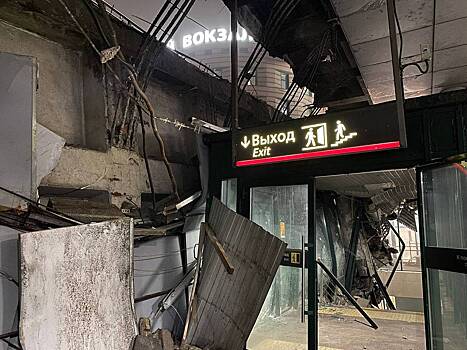 На вокзале в Петербурге рухнула крыша