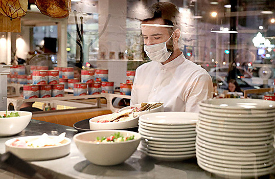 Индекс деловой активности в сфере услуг в России увеличился в феврале до 53 пунктов