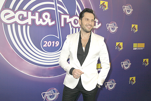 Не боится угроз: Александр Ревва появился на публике после скандала с Яной Поплавской