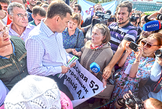 К митингующим пайщикам вышли губернатор и министр