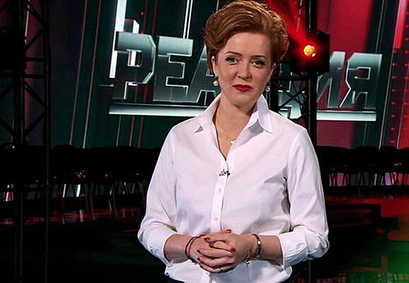 Көптеген әтештері бар порно және оның құлағының фотосуреттері