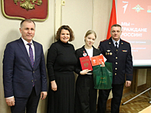 В Брянской области полицейские вручили подросткам первые паспорта