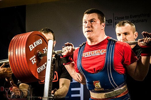 Россиянин Белкин побил мировой рекорд, подняв штангу весом 440 кг