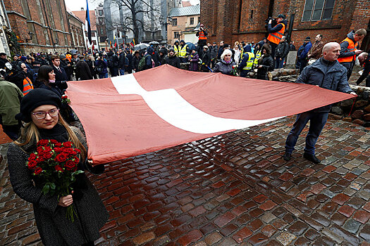 Латвию обвинили в репрессиях против россиян