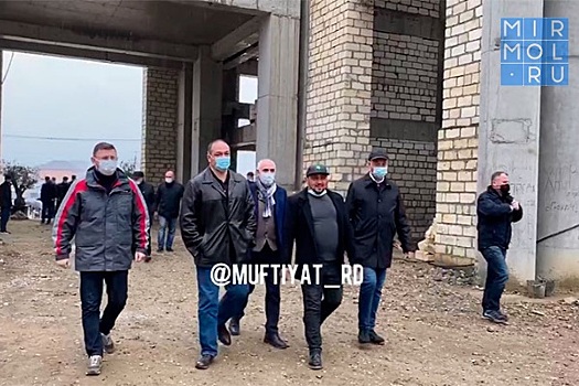 Сергей Меликов ознакомился с ходом строительства Духовного центра имени пророка Исы