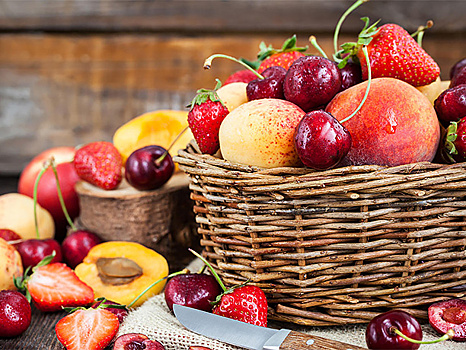 Как хранить сезонные фрукты и ягоды летом