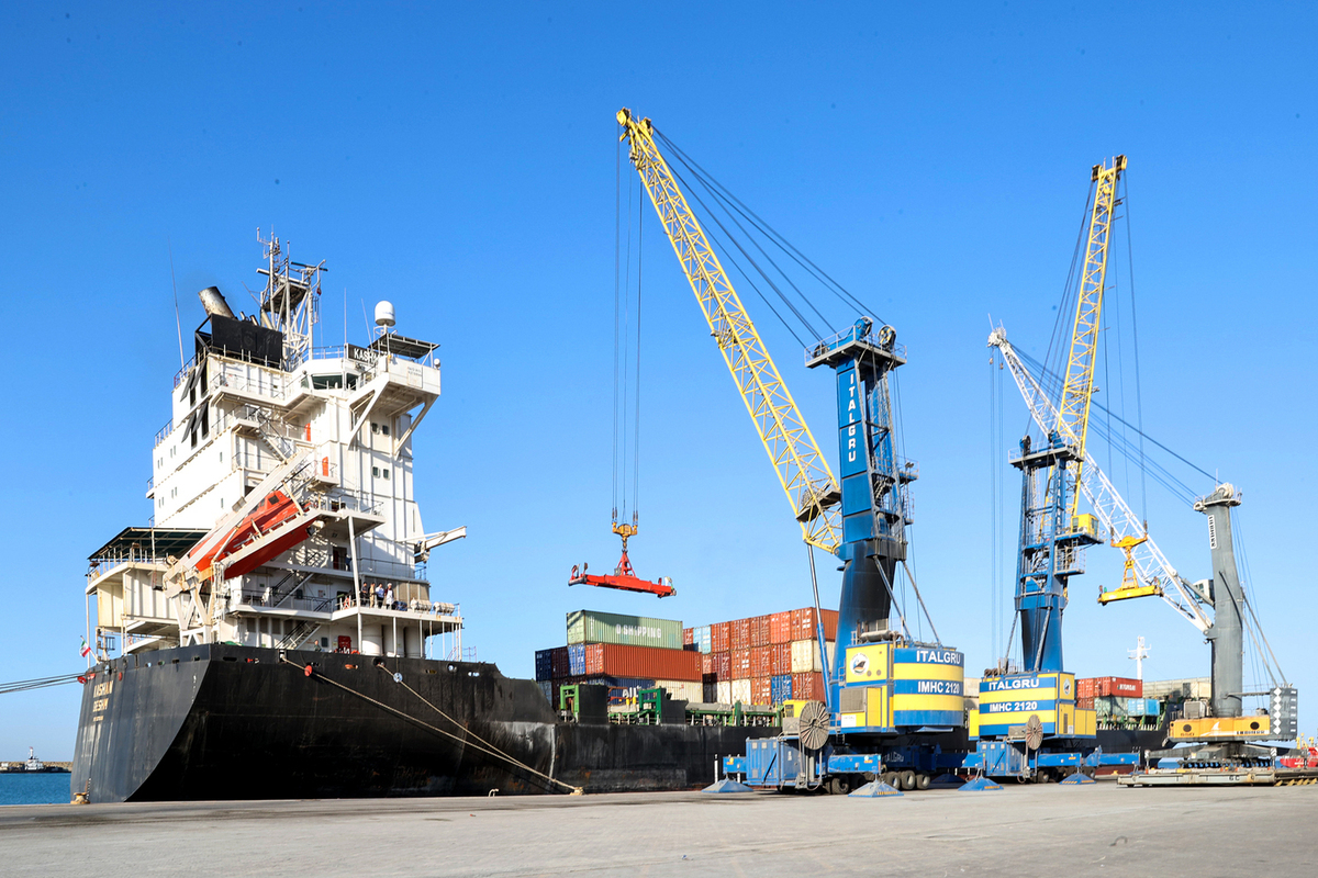 Россияне оказались в ловушке в одном из азиатских портов