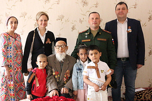 Военнослужащие российской военной базы в Таджикистане поздравили с днем рождения ветерана Великой Отечественной войны