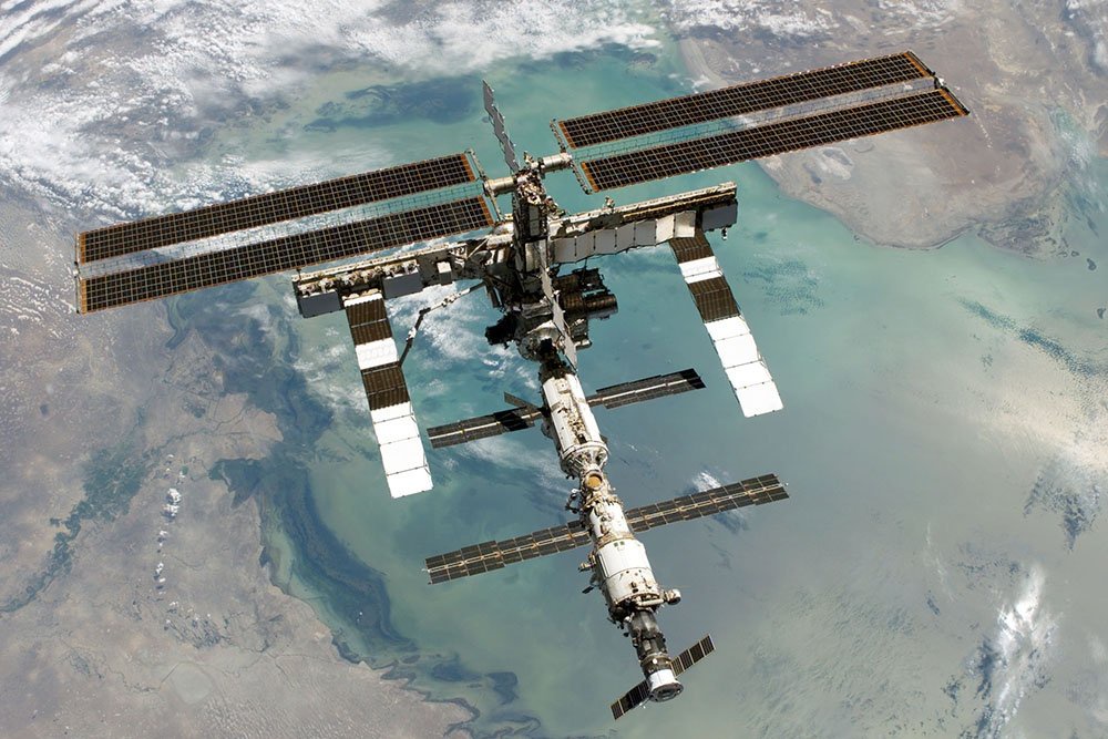 Специалисты на 1 километр подняли орбиту Международной космической станции