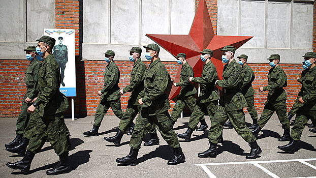 В армии стало меньше дедовщины и больше коррупции