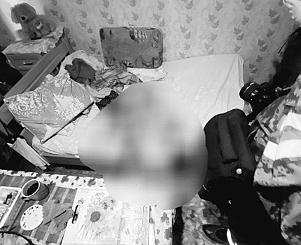 Тело женщины с ножевым ранением лежало в квартире в Москве