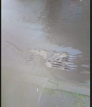 Время большой воды в районе Люблино попало в объектив фотокамеры