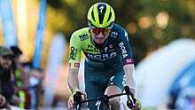 Велогонщик Власов опустился на четвертое место в общем зачете «Вуэльты Каталонии» перед заключительным этапом
