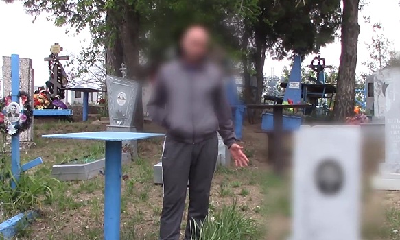 В Усть-Лабинском районе двое мужчин воровали надгробные плиты с кладбищ