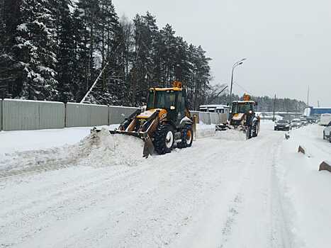 Коммунальщики Теплого Стана за сутки вывезли около 1200 кубометров снега