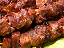 Настоящий шашлык в духовке, словно готовили на дачном мангале — ничуть не уступает по вкусу