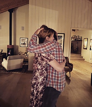 Джулия Робертс опубликовала свежее фото в объятиях любимого супруга