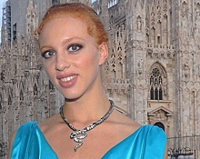 Струящийся шелк и увесистые бриллианты: внебрачная дочь Беккера в роскошном наряде посетила гала-ужин в Милане
