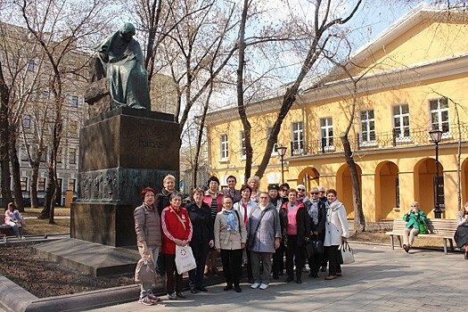 Члены клуба «Московские окрестности» отправились в путешествие по Гоголевскому и Никитскому бульварам
