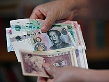 Валютные резервы Китая рекордно упали