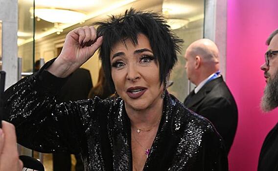 Лолите потребовалась помощь врачей из-за пристрастия к пагубной привычке