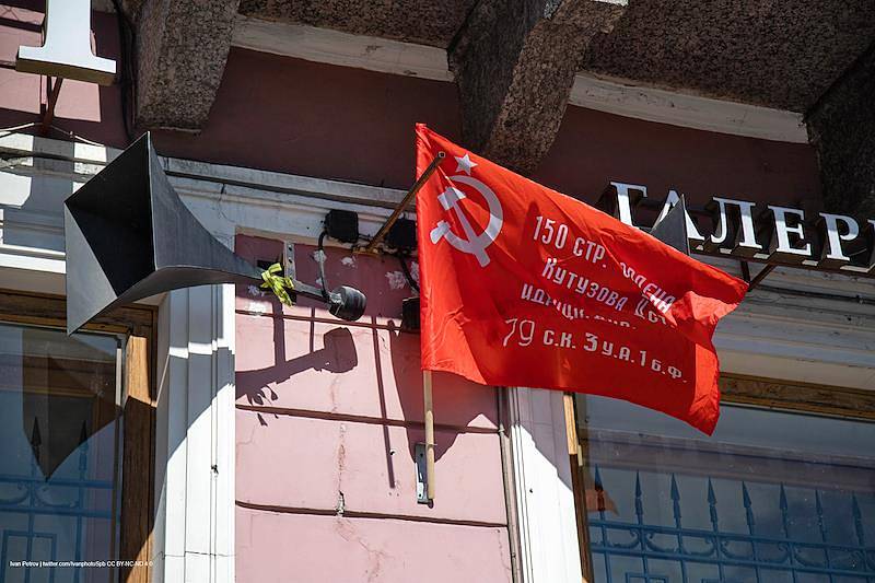 В Петербурге возбудили дело из-за оскверненного Знамени Победы