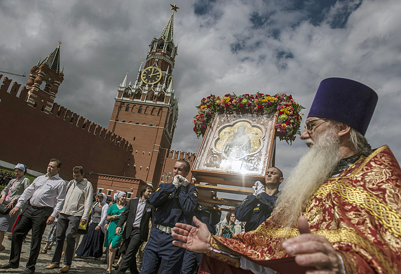 Крестный ход на праздновании 85-летия Воздушно-десантных войск на Красной площади