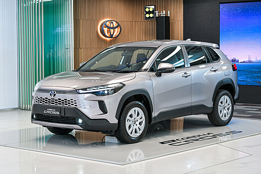Новая Toyota Corolla Cross: стилистика престижных моделей и старая техника