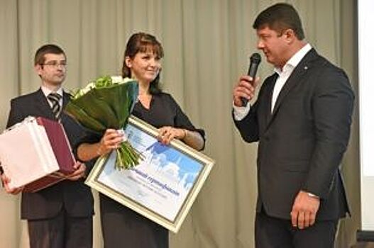 Мэр Ярославля наградил беременную женщину, которая спасла ребенка